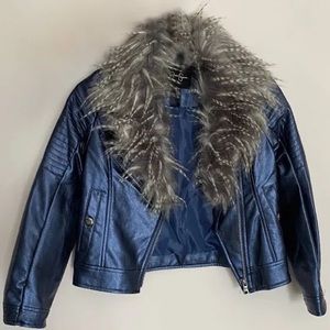 In great condition smoke free pet free home removable faux fur collar